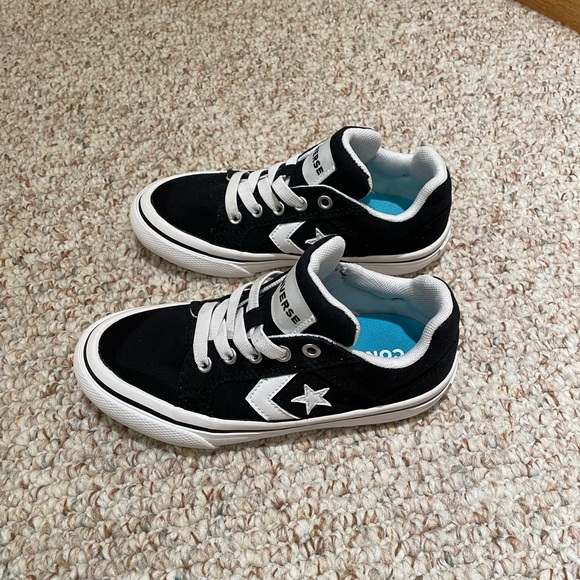 Kids Converse runners - all star running shoes/sneakers - Children’s size 11 - Picture 2 of 6